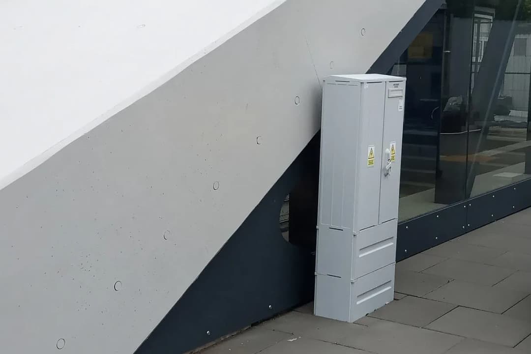 Jak zamaskować skrzynkę elektryczną? Praktyczne i estetyczne rozwiązania