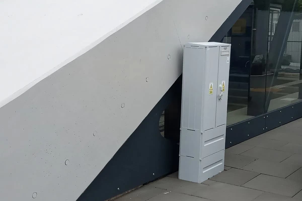 Jak zamaskować skrzynkę elektryczną? Praktyczne i estetyczne rozwiązania