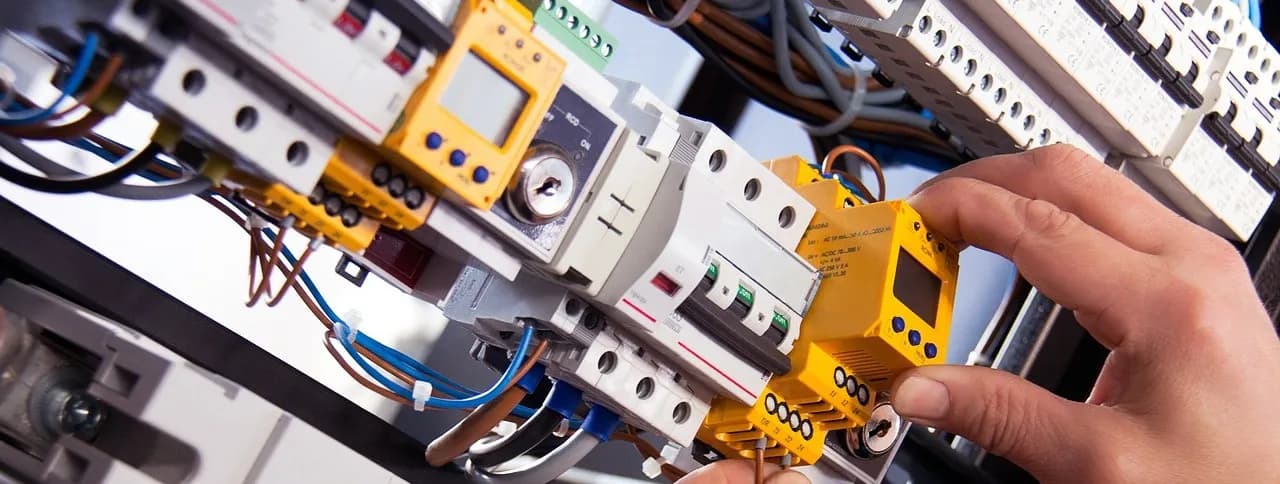 Jak zostać elektrykiem bez szkoły - łatwe kroki i wymagania