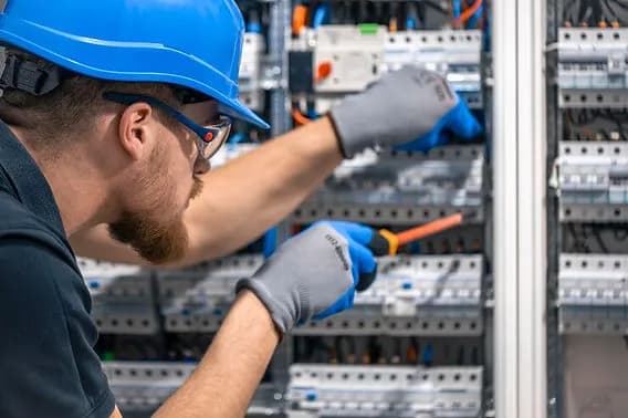 Ile zarabia inżynier elektryk w Niemczech? Zaskakujące różnice w wynagrodzeniach
