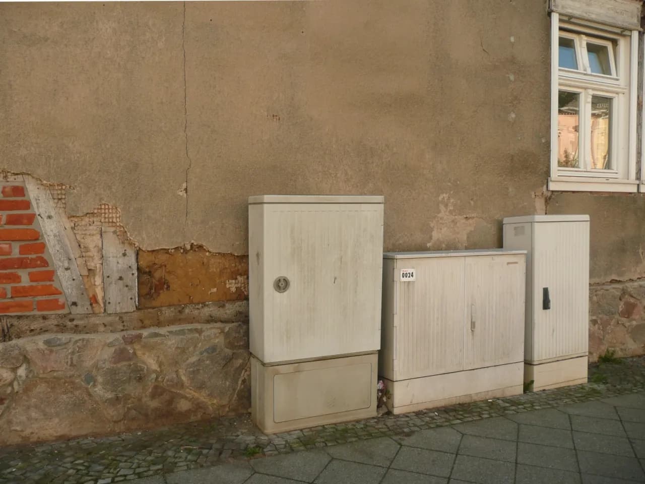 Czy można pomalować skrzynkę elektryczną? Sprawdź zasady i bezpieczeństwo